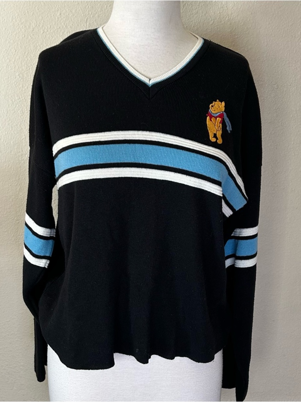 Vintage 90’s Disney Winnie The Pooh 100% Acrylic V-Neck Sweater Women’s Large.